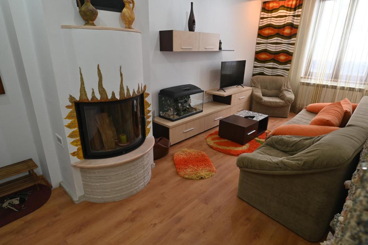 Apartament Camelia Petroşani Exteriér fotografie